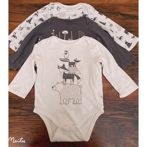 Multi - packs Organic cotton baby bodysuits 18-24m